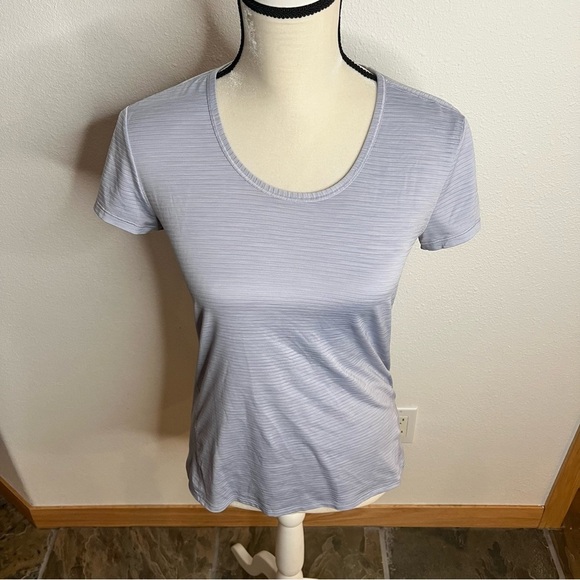 Athleta Women’s Size Small Lavender/Purple Shadow Stripe Chi Tee - Picture 1 of 10